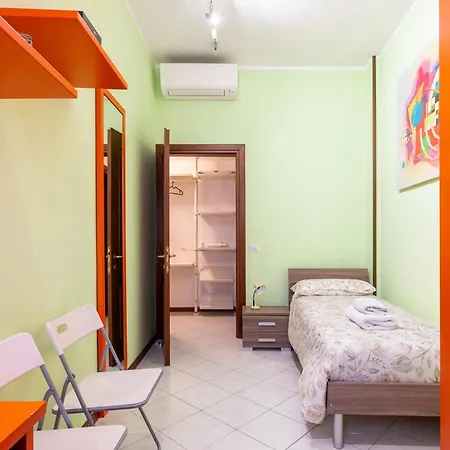 Guesthost - Station Colorful With Balcony X5 Daire *