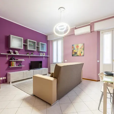 Guesthost - Station Colorful With Balcony X5 Apartment *