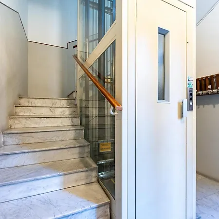 Guesthost - Station Colorful With Balcony X5 Daire *