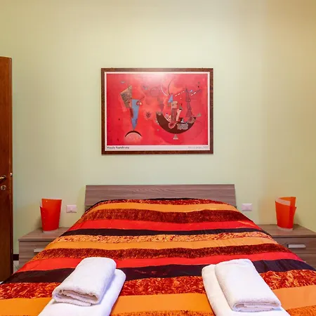 Station Colorful With Balcony X5 Apartment