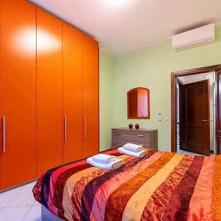 Guesthost - Station Colorful With Balcony X5 * Parma