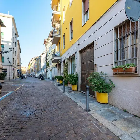 Station Colorful With Balcony X5 Διαμέρισμα