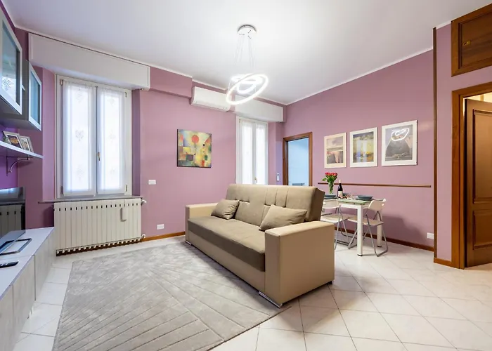 Station Colorful With Balcony X5 Lejlighed Parma