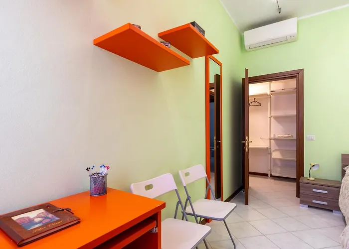 Station Colorful With Balcony X5 Lejlighed Parma