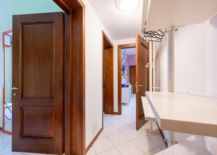 Lejlighed Station Colorful With Balcony X5 Parma