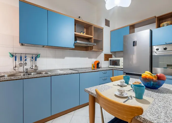 Station Colorful With Balcony X5 Lejlighed Parma